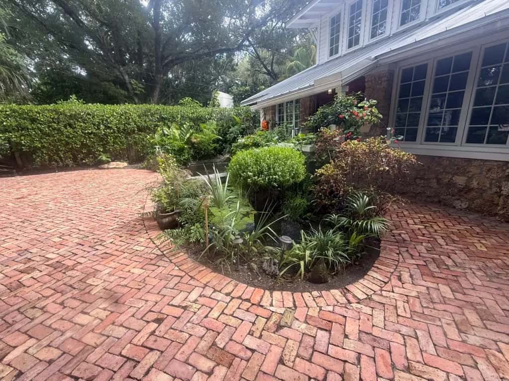 Brick courtyard and planter bed after pressure cleaning